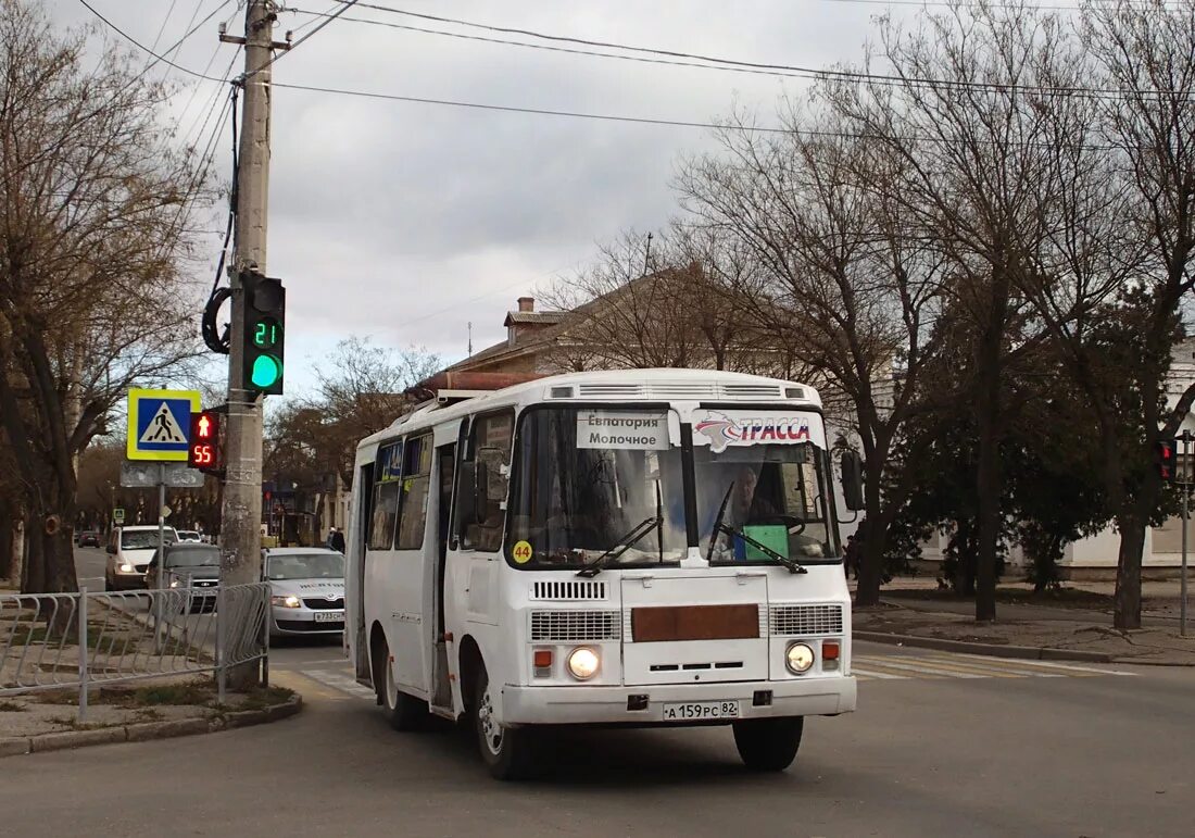 Евпатория общественный транспорт. Евпатория ПАЗ-3205. Автобус Евпатория молочное. Маршрутка Евпатория молочное. Автобус Евпатория молочная.