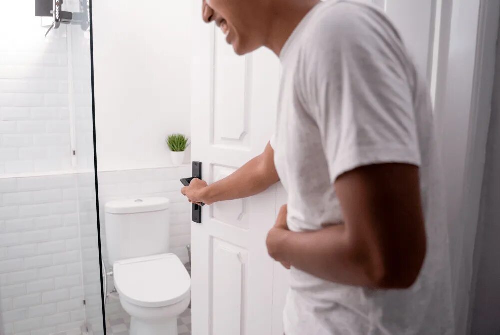 Туалет рисунок. Go toilet. Ребенок на унитазе. Go toilet. How to go to toilet.