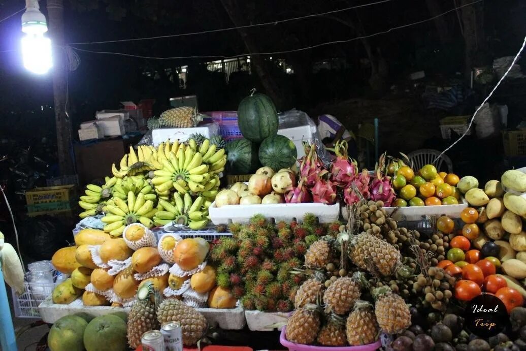 Фрукты в тайланде в марте. Манго фрукт Тайланд. Фрукты в Тайланде на Пхукете. Манго в Паттайе.