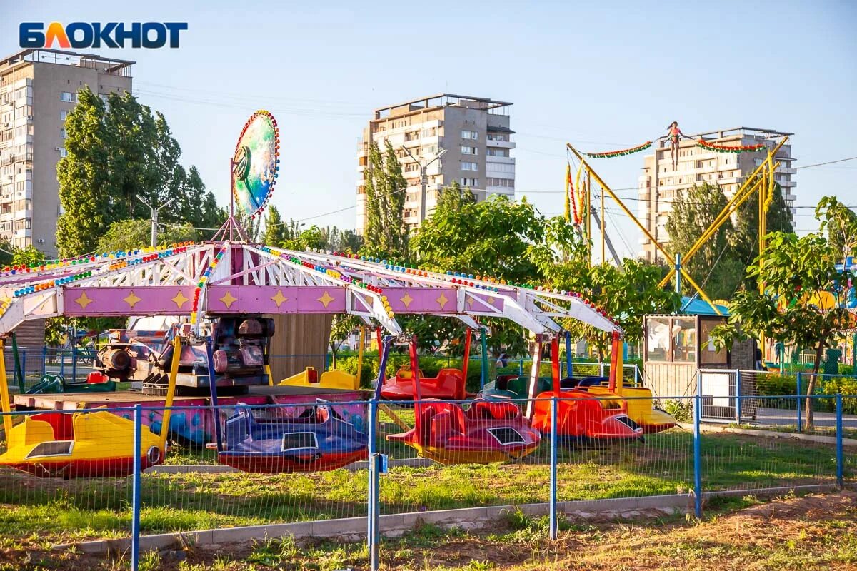 Парк волжского сайт. Волжский парк. Парк в Волжском. Прибрежный парк Волжский. Парк Гидростроитель Волжский.