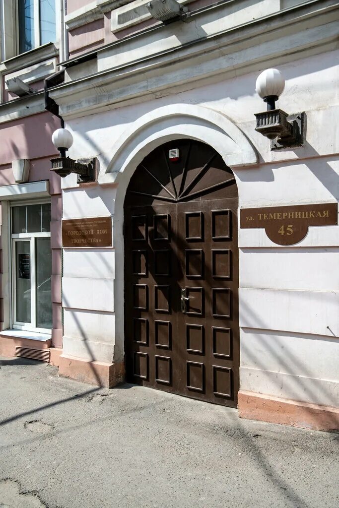 ДОН24 - Утраченная лепнина, автостоянка вместо здания и рухнувший дом: Темерницк