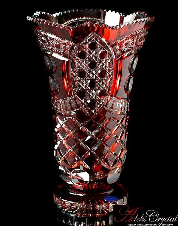 Ваза цветной хрусталь рубин. Хрустальное яйцо бар baccarat. Хрустальный графин для вина. Хрусталь рубин. Ваза хрустальная рубин.