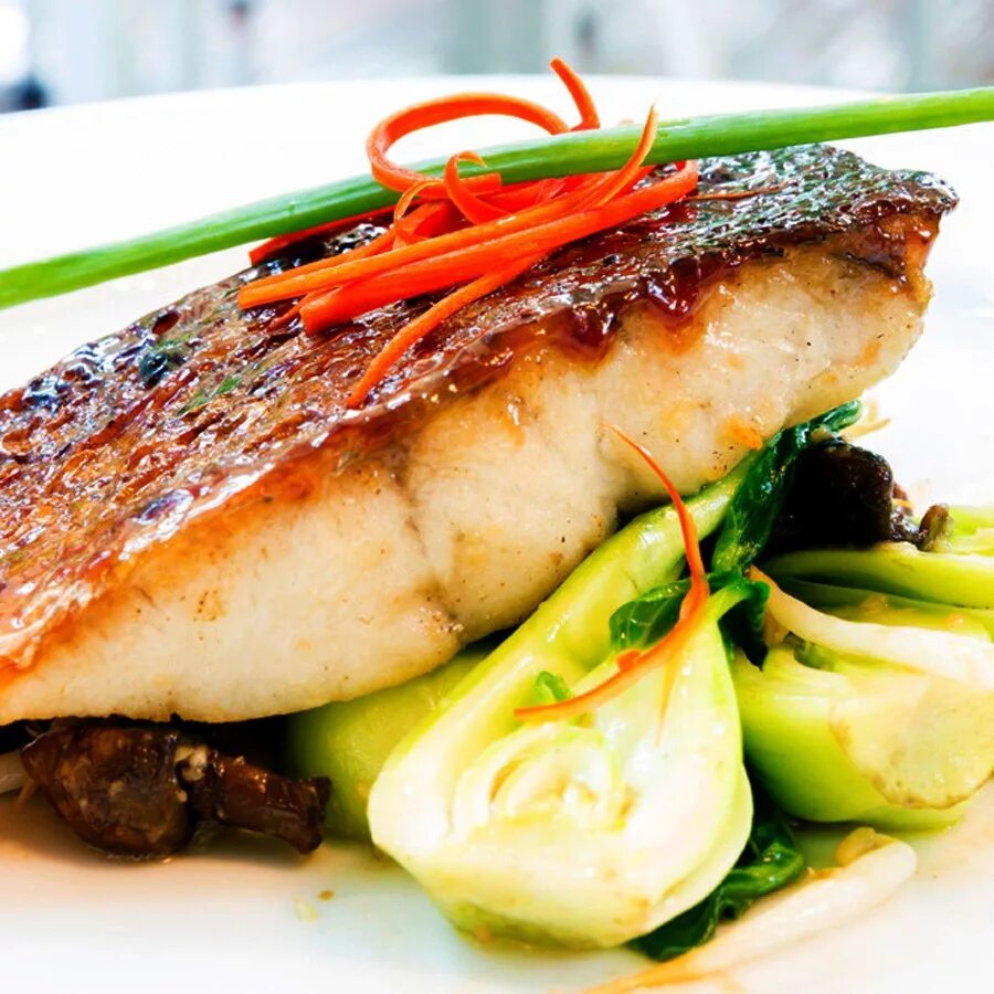 Стейк из осетрины. Стейк осетрины с овощами. Стейк осетрины. Стейк из осетрины. Стейк из осетрины.