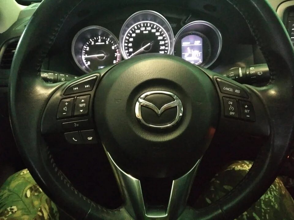 Mazda CX-5 2.0 AT Замена значка руля (разбор подушки безопасности) - Mazda CX-5 