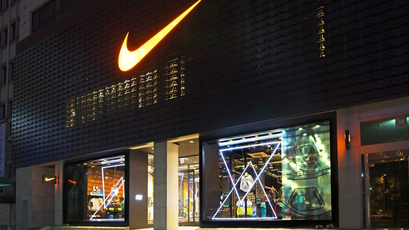 Магазин найта. Nike магазин. Вывеска магазина найк. Магазины Nike в Сеуле. Найк компания офис.