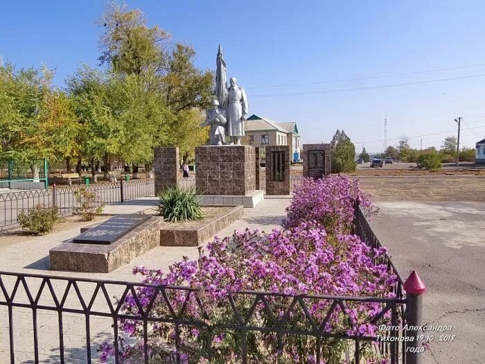 Станица Жуковская Дубовский район. Станица Андреевская Дубовский район. Станица Жуковская Ростовская область. Станица Жуковская Дубовский район Ростовской области памятники.