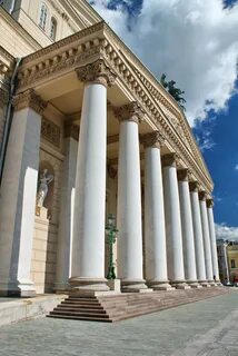 Здание с колоннами 7 букв