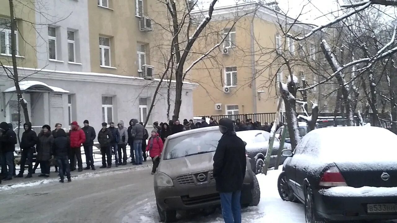 Судебные приставы москвы 7 парковая 26. Очередь к приставам. Очередь в ФССП. Очередь к судебным приставам 7 Парковая. Очередь к судебным приставам большие Вяземы.