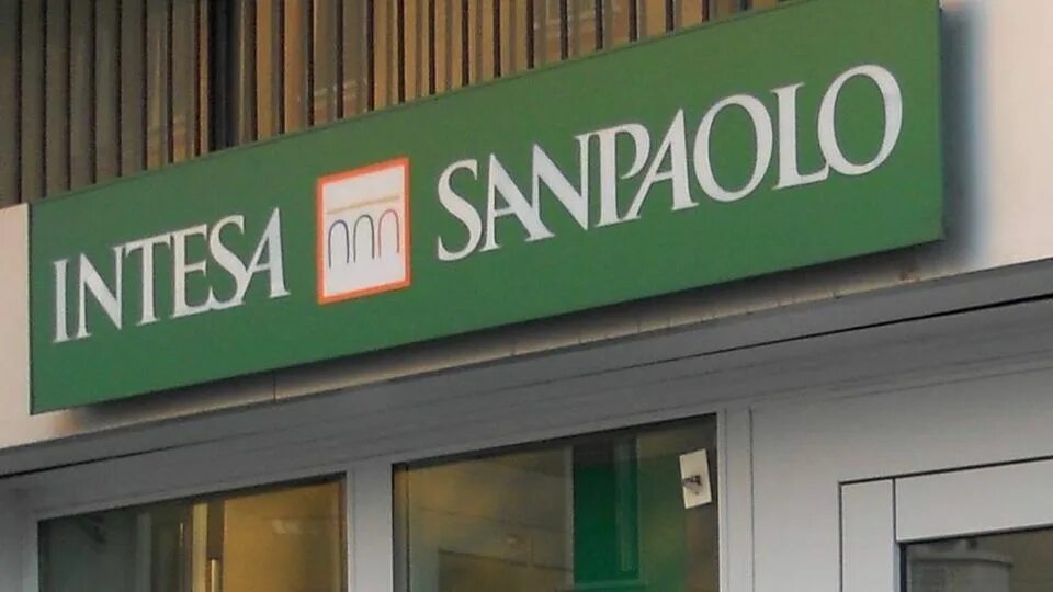 Intesa sanpaolo. Интеза Санпаоло. Intesa styling зеленый. Banca Intesa Sanpaolo приложение. Intesa Sanpaolo заставка.