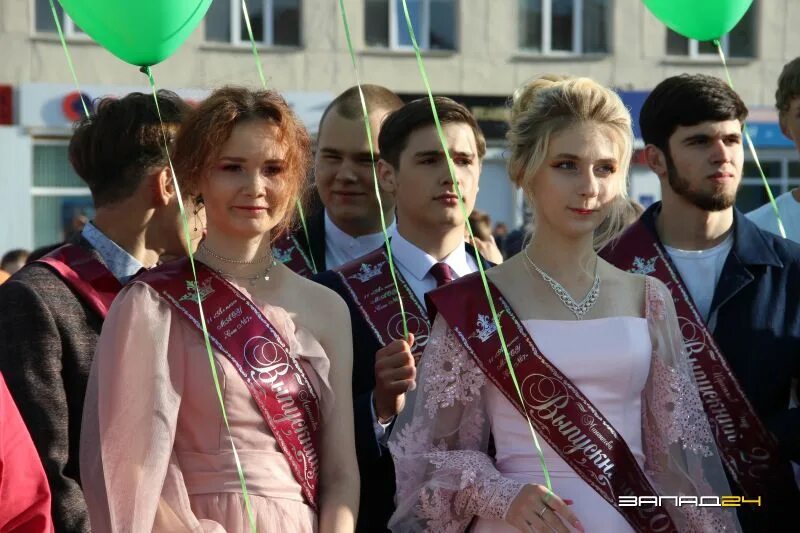 Выпускной 2023 в городе Назарово. Назарово фото выпускников 2010. Вечер выпускников. Сылва вечер выпускников. Выпускные вечера в 2024 году