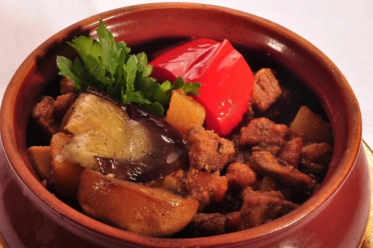 Грузинская кухня чанахи. Чанахи (грузинское национальное блюдо). Чанахи с говядиной. Чанахи по-грузински в горшочках.