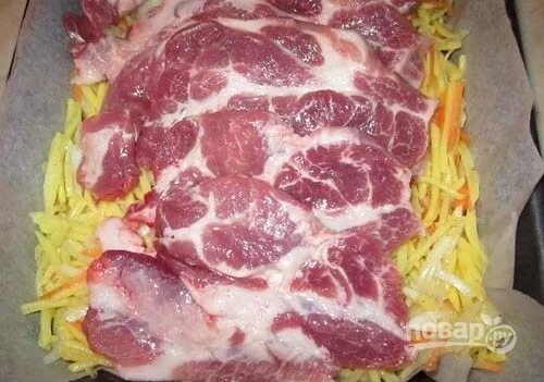 Как вкусно запечь свиную шею в духовке. Свиная шейка в духовке. свиная шея в духовке. шея свиная запеченная в духовке. свинина шея в духовке.