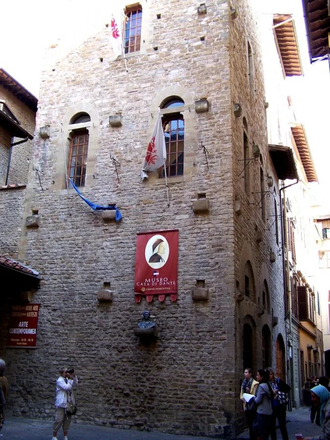 Дом данте. Дом Данте во Флоренции. Дом Данте во Флоренции фото. Музей Данте в Италии. Дом в Сиене.