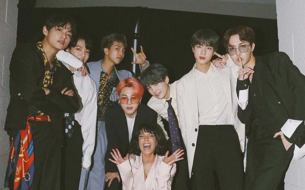 Bts и холзи. Холзи и бтс. Рост холзи с бтс. Halsey bts. Холзи и бтс.