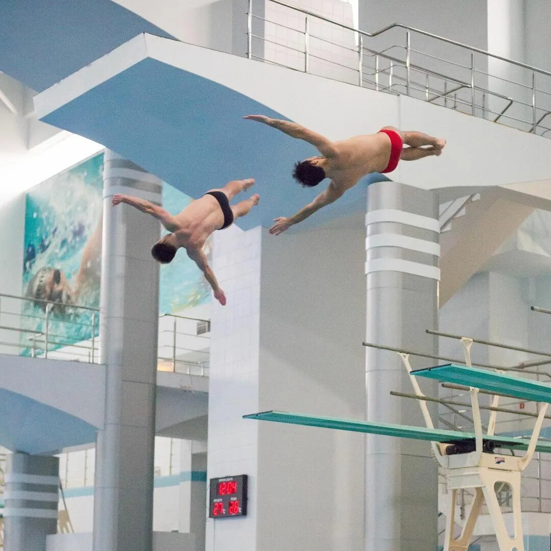 Водные виды спорта руза. Руза прыжки в воду. ДВВС Руза прыжки в воду. Прыжки в воду подростки. Прыжки в воду с рук.