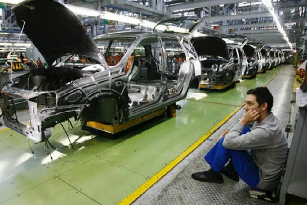 Сборщик жгутов проводов. Сборочный конвейер автоваза. Завод автоваз тольятти. Ваз 211230 завод автоваз. Тихвинский вагоностроительный завод.