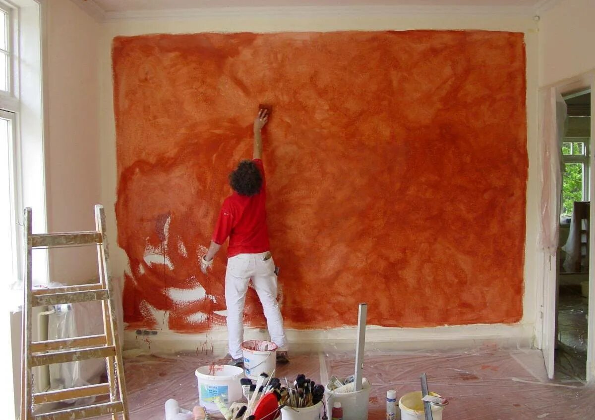 Покраска штукатурки краской. Крашеные стены в квартире. Отделка стен покраска. Декоративная штукатурка для стен. Декоративное окрашивание стен.