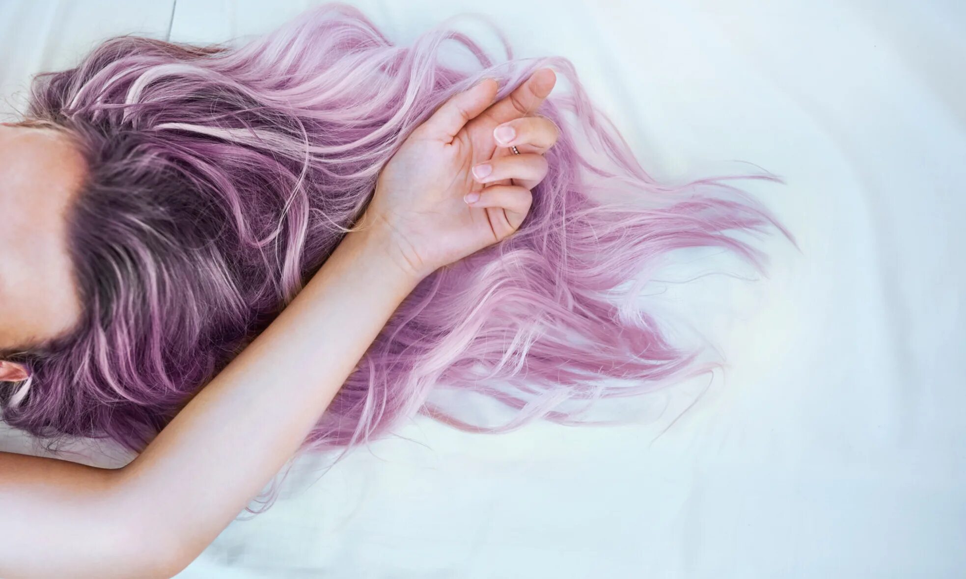 Фиолетовый тоник для блондинок. Волосы во сне. Волосы приснились. Девушка с волосами во снах.