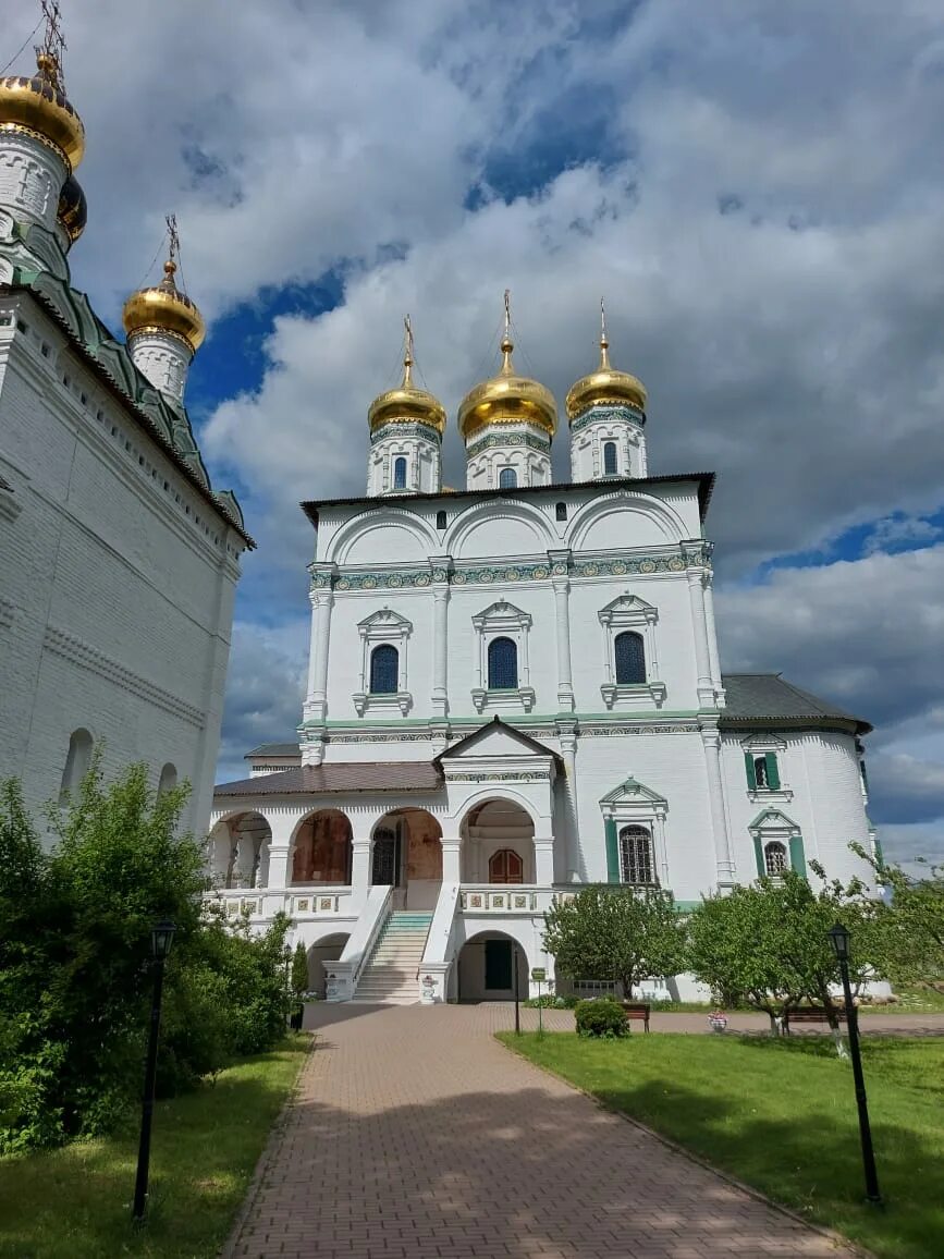 Иосифо волоцкий монастырь как добраться из москвы. Иосифо-волоцкий монастырь. свято-успенский иосифо-волоцкий ставропигиальный мужской монастырь. теряево иосифо-волоцкий монастырь. иосифо-волоколамский монастырь 17 век.