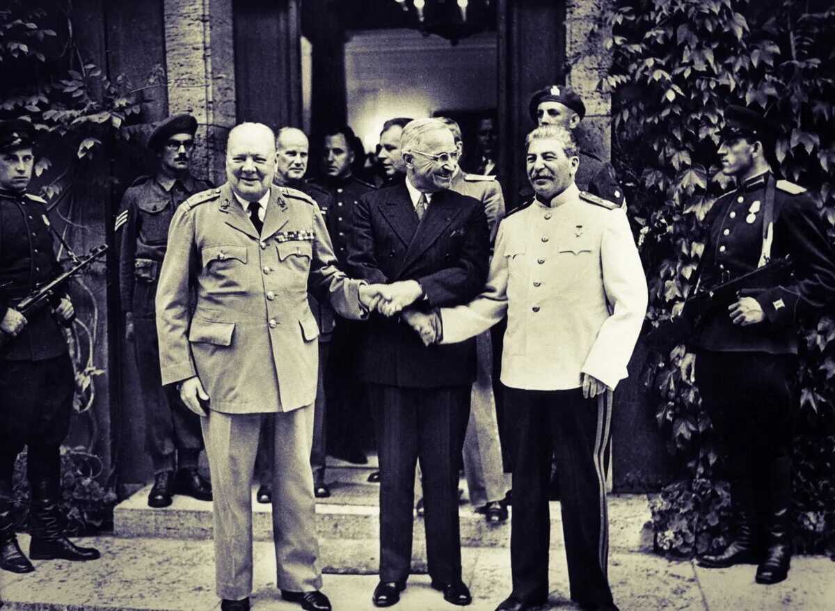 Международные конференции 1945. Потсдам конференция 1945 года. Сталин Трумэн Черчилль на Ялтинской конференции. Потсдамская конференция Сталин и Трумен. Сталин Трумэн Черчилль.