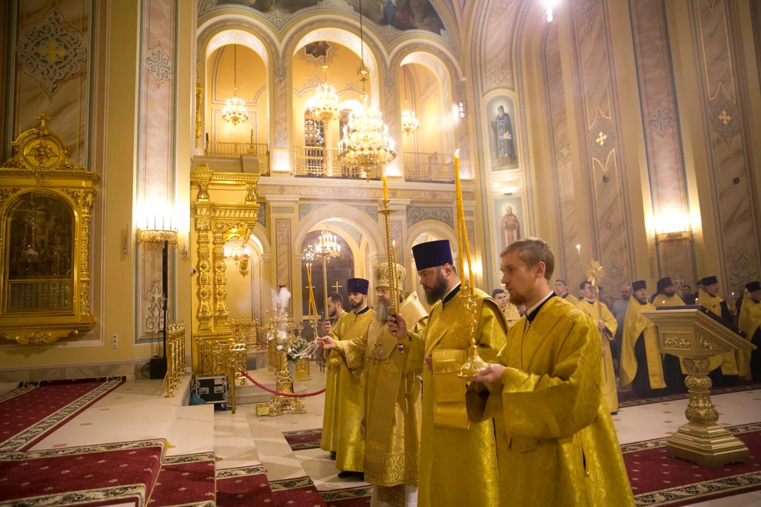 кафедральный собор рождества пресвятой богородицы пасха. рождественская служба в ростове. ростов богослужение. пасхальная ночь. служба в храме ростовской области.