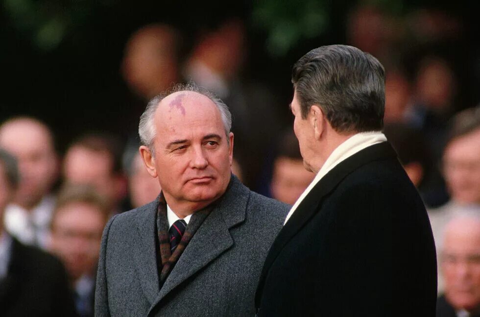 Горбачев даты жизни. Горбачев 1987. Горбачев 1993.