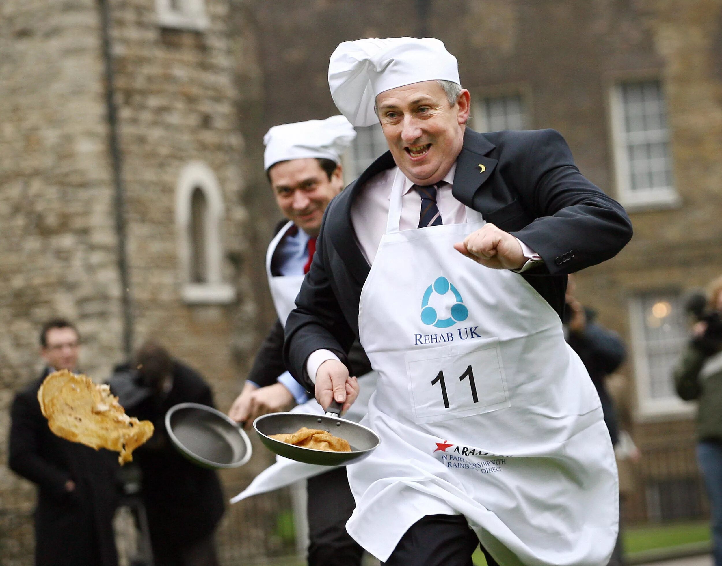 Lindsay Hoyle. Сэр Линдси Хойл. Pancake Day в Англии. Блинный день в Британии.