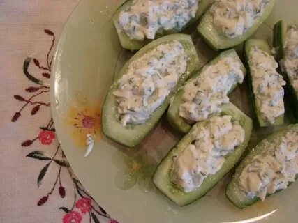 Огурец фаршированный сыром