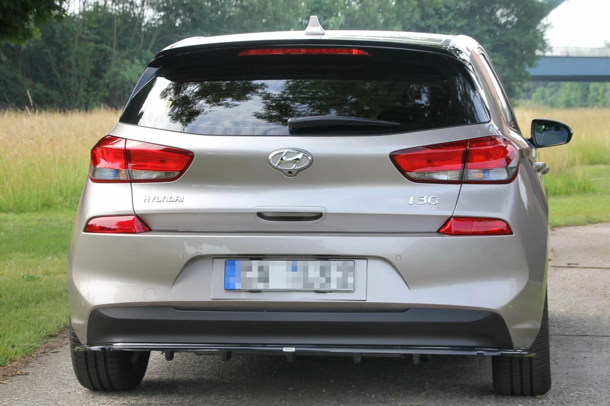 Тюнинг накладка на задний бампер. Спойлер на хендай i30. hyundai i30 накладка на задний бампер. накладка на задний бампер хендай i30 2012. задний диффузор corolla hatchback.