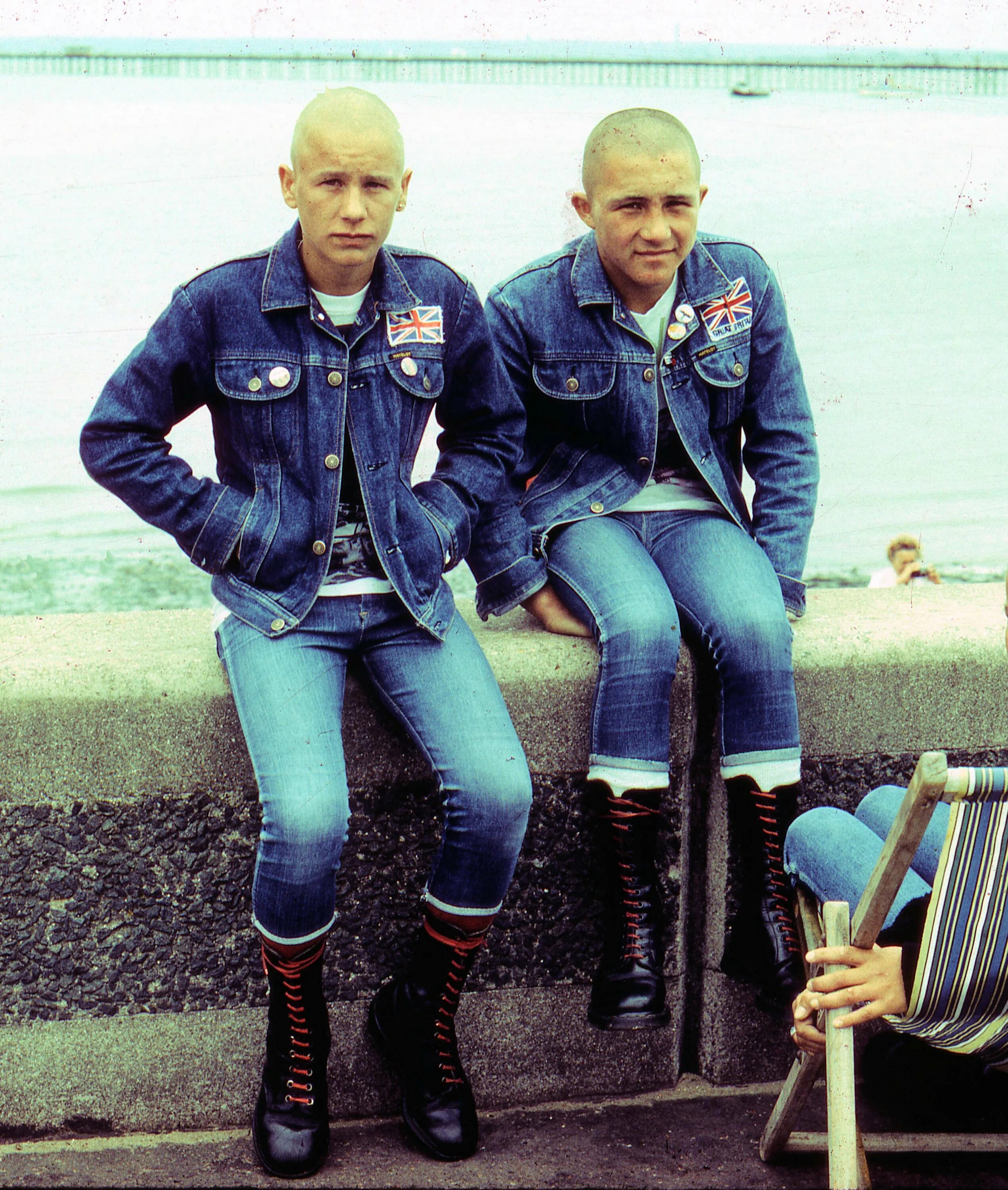 Лучшие скинхеды. Бонхеды 1999. The Skinheads субкультура. Скинхед Англия 60е. Скинхэд 1980.