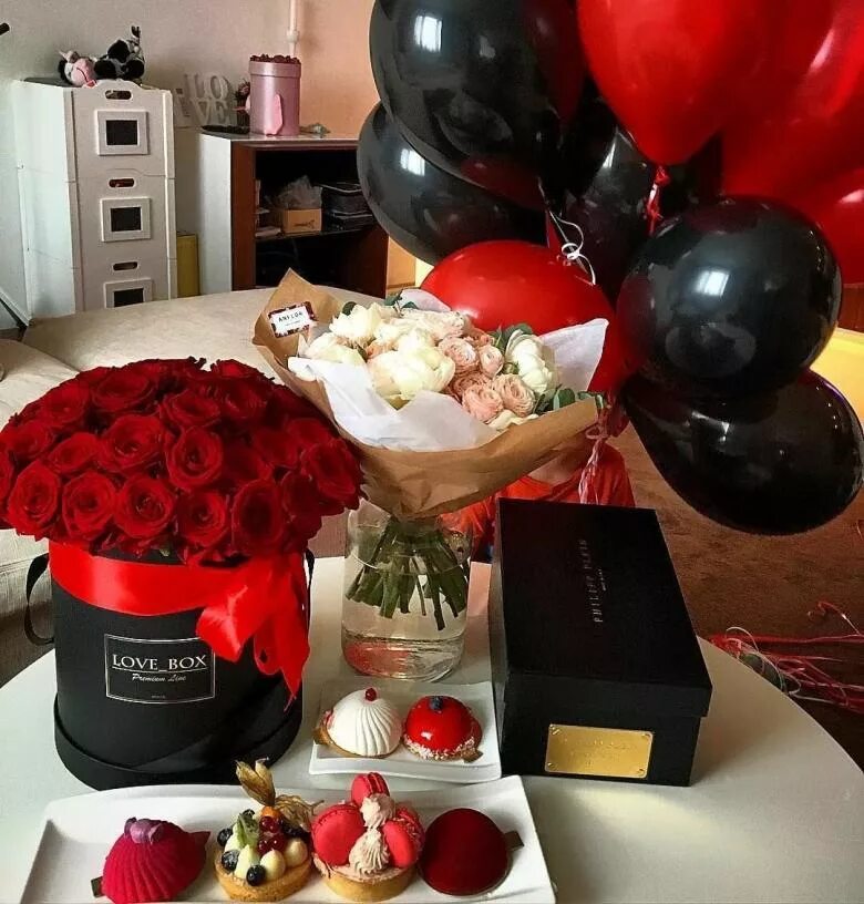 Необычный подарок девушке. Мыло клубника в шоколаде. Подарок девушке на 28. Сладкий букет. Букет "сладость".