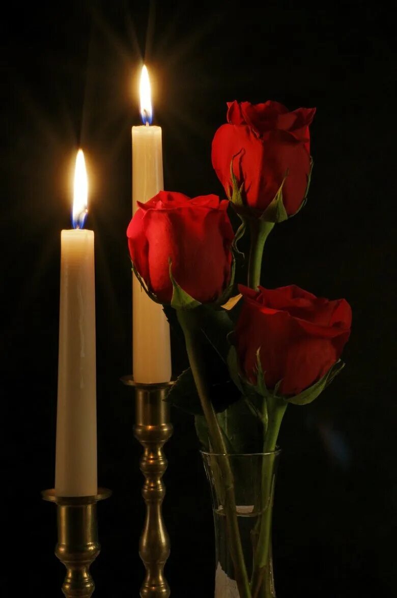 Открытки траурные свечи. Свеча траур. Поминальная свеча. Светлая память цветы и свечи. Свеча скорби.