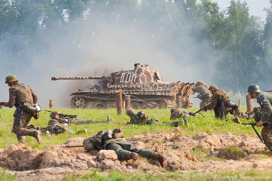 Военный ис. Поле боя под Волоколамском. Военный фестиваль поле боя. Фестиваль на военную тему. Поле боя форум.