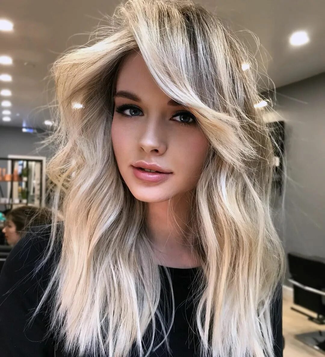 Blonde bombshell. Натуральный блондин. Знаменитости блондинки. Светлые брови у девушек. Рози хантингтон-уайтли стрижка.