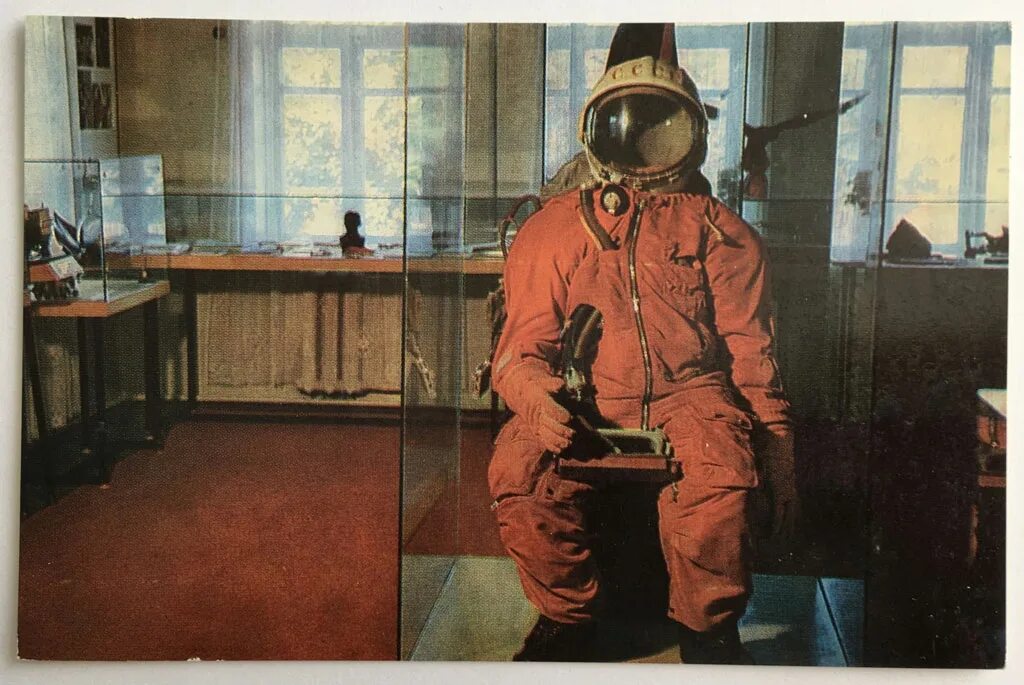 Скафандр первых космонавтов. Скафандр Гагарина в музее космонавтики. Мемориальный музей космонавтики скафандр. Музей Юрия Гагарина.