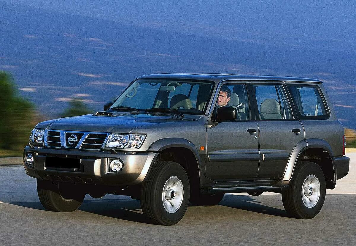 Patrol характеристики. Nissan Patrol 2000. Nissan Patrol y61. Внедорожник Nissan Patrol y61. Ниссан патруль 2000.