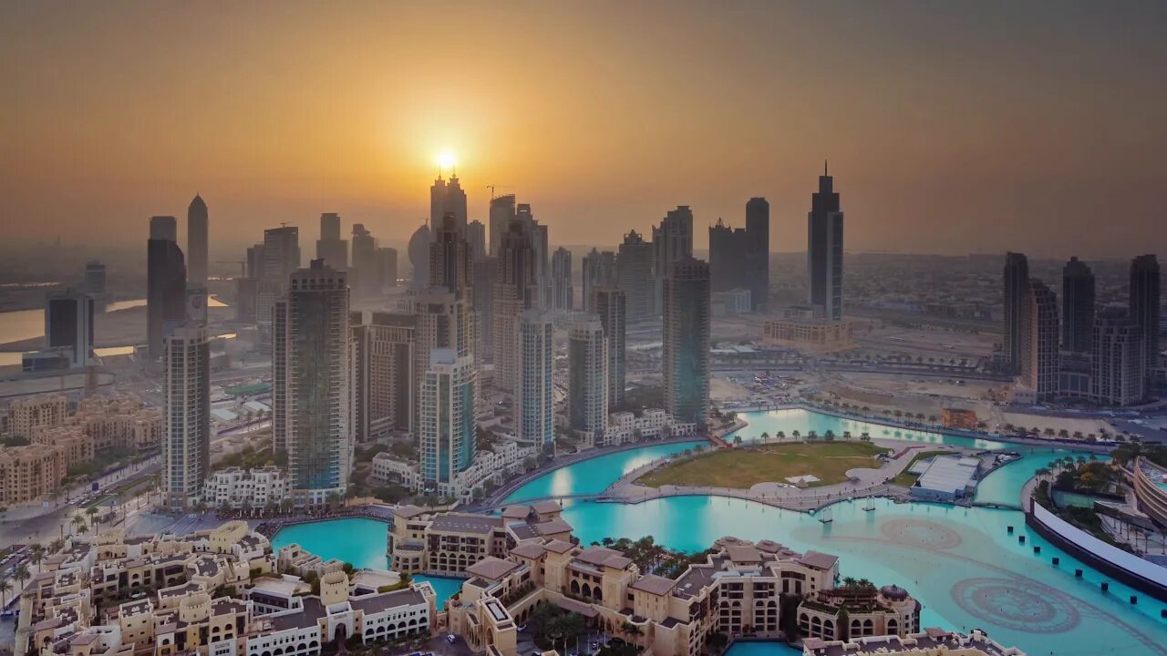 Дубай видео 2024. Дубай в 2013 году. Панорама улицы эмираты. Дубай закат. Дубай 4к панорама.