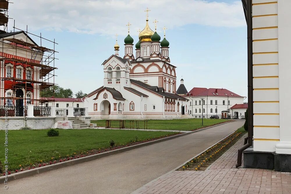 Троице сергиева варницкого монастыря. Троицкий Варницкий монастырь. Троице Сергиев Варницкий монастырь в Ростове Великом. Ростов монастырь Сергия Радонежского.