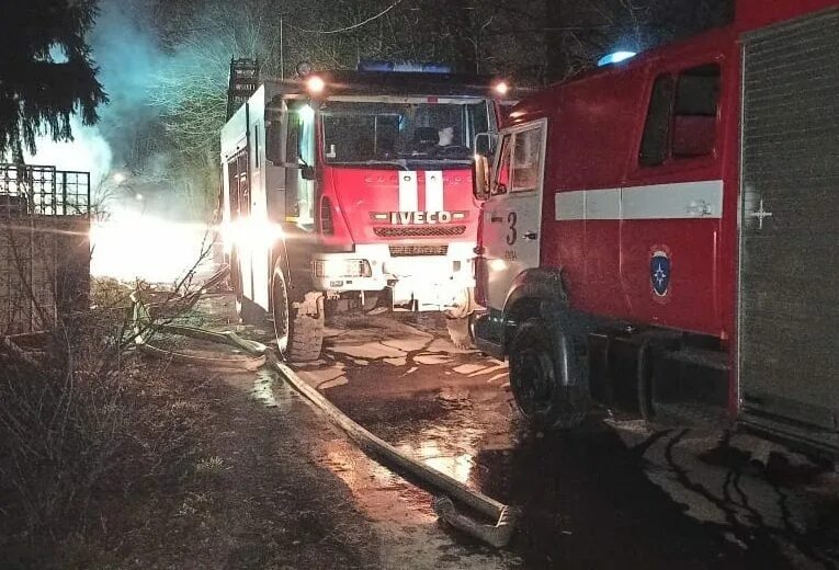 Пожар в доме. Пожар на улице. Пожар в жилом доме. Пожар 24.04.2022.