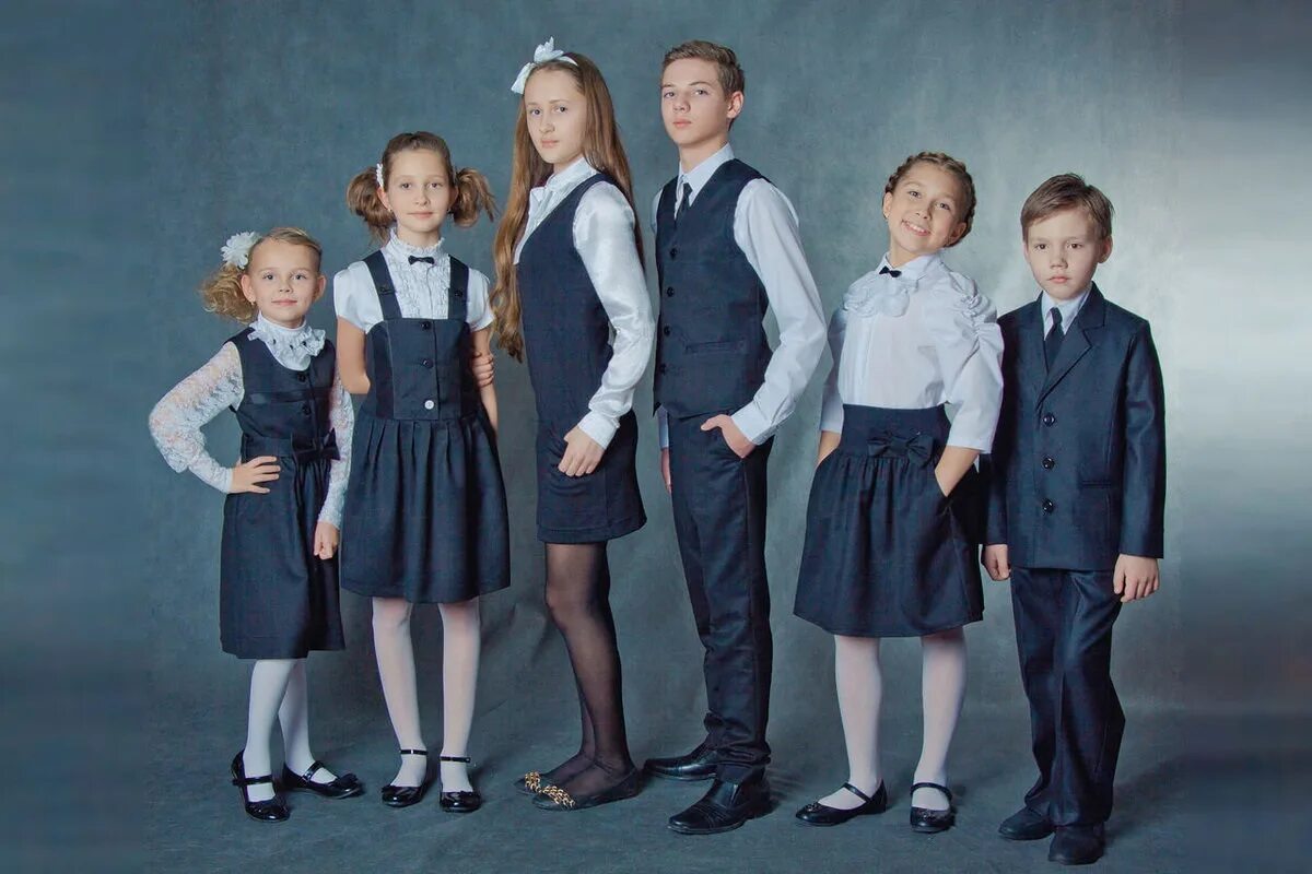 Первый класс какой возраст. Школьная форма. Современная Школьная форма. Деловой стиль одежды для школьников. Школьная форма в России.
