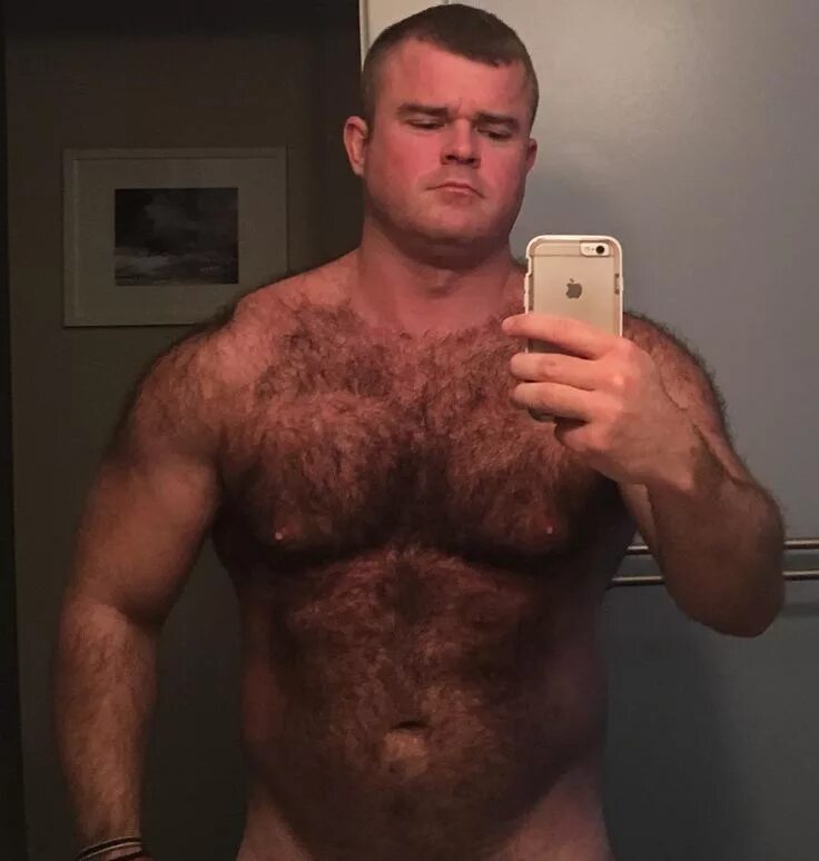 Bear man селфи. Beefy man. Мужик селфи Дедди Беар. Dilf это