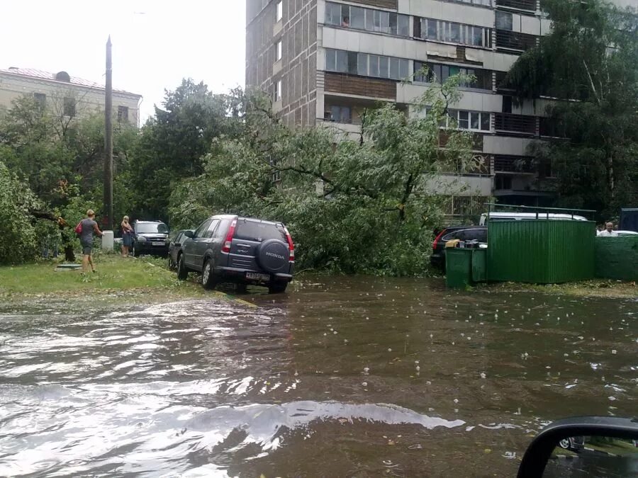 Ураган в Москве 1998. Ураган в Москве 2001. Москва август 2017 ураган. Ураган в Москве.