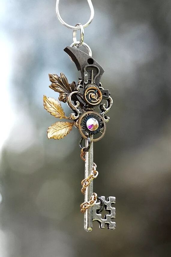 Украшенный ключ. Подвеска ключик с камнем. Необычные подвески. Ключ Ювелирное украшение. Подвески в виде ключа.