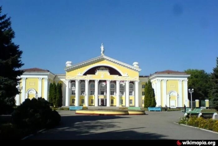 Желтые воды. Жёлтые воды Украина. Дворец культуры желтые воды. Желтый дворец в воде. Жёлтые воды Украина население.