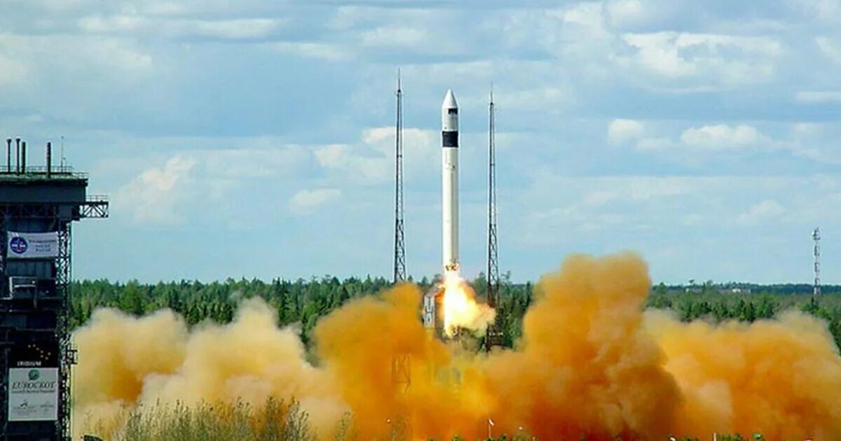Рокот википедия. Плесецк рокот. ракеты-носителя легкого класса «рокот». ракетоноситель рокот. ракетно-космического комплекса «рокот».