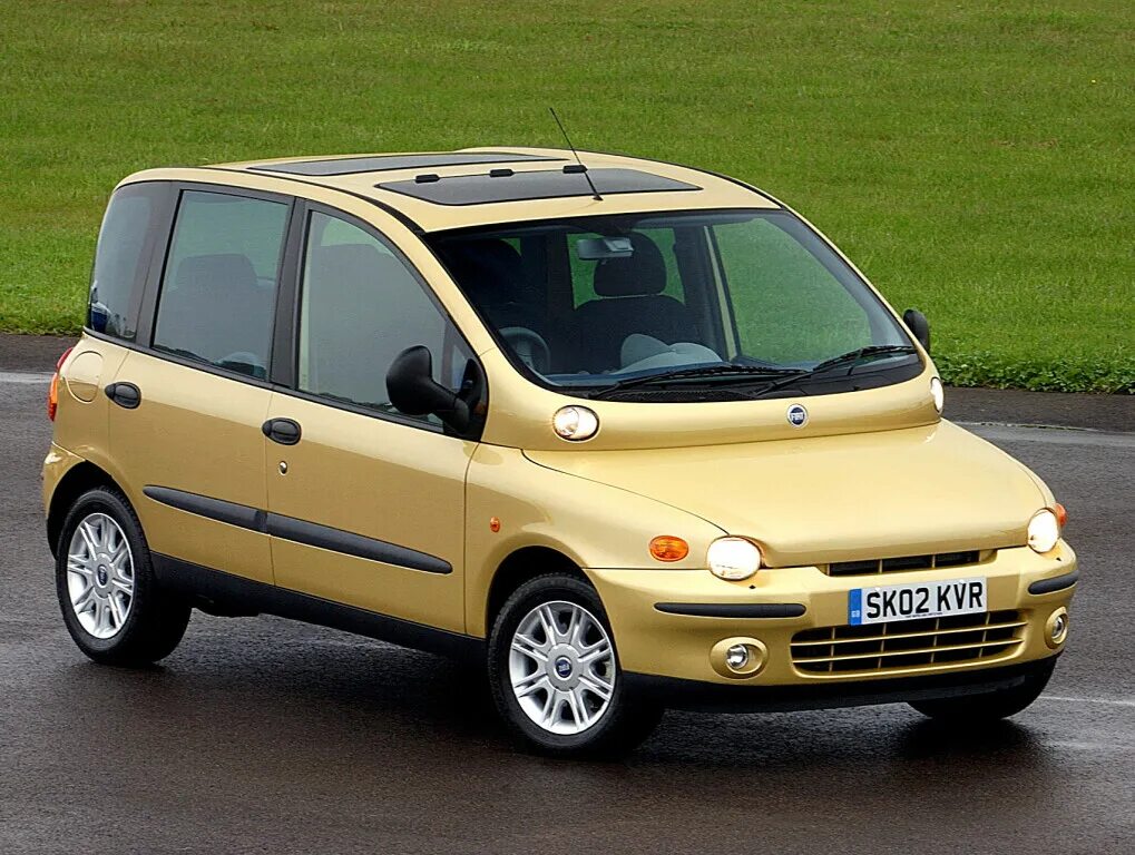 Fiat multipla. Фиат multipla. машина fiat multipla. fiat multipla машина фиат мультипла. уродливый фиат мультипла.