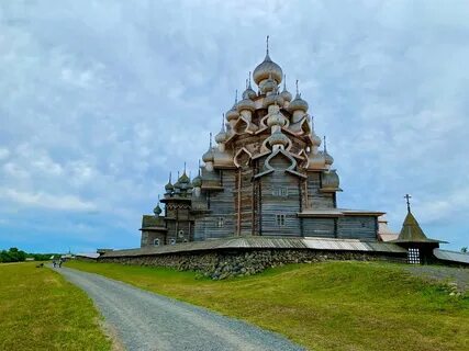 Преображенская церковь на озере кижи