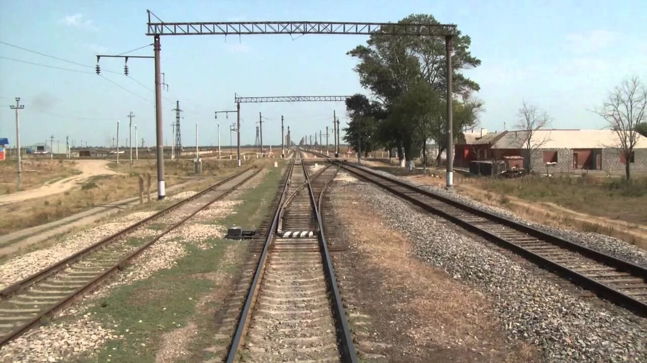 Жд вокзал хасавюрт. Жд вокзал избербаш. Жд вокзал хасавюрт. Жд вокзал хасавюрт. Здание вокзала хасавюрт.