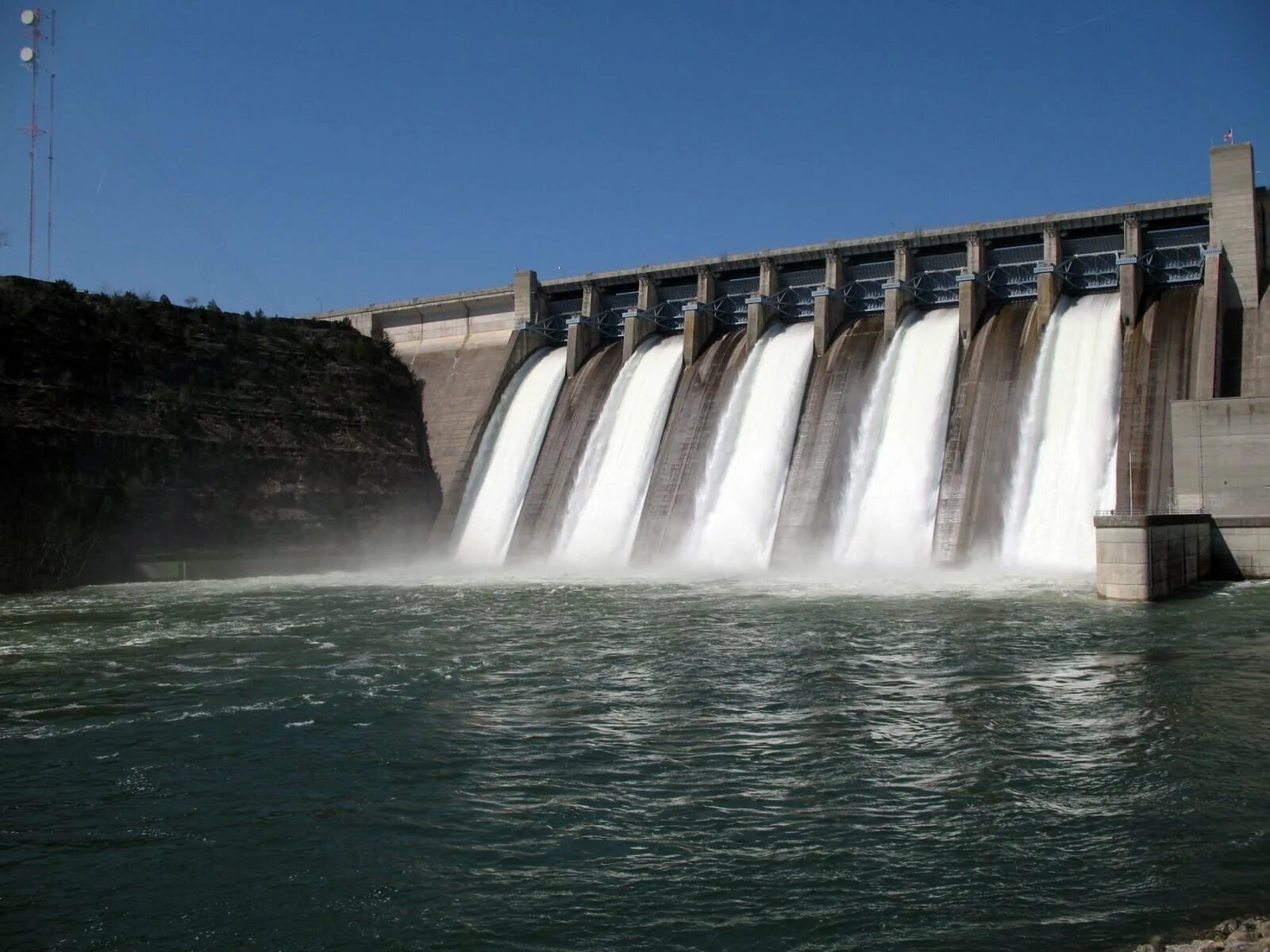 Энергия воды. Плотинные ГЭС. Водоподпорные гидротехнические сооружения. Гидротехника дамба плотина ГЭС. Регуляционные (выправительные) гидротехнические сооружения.