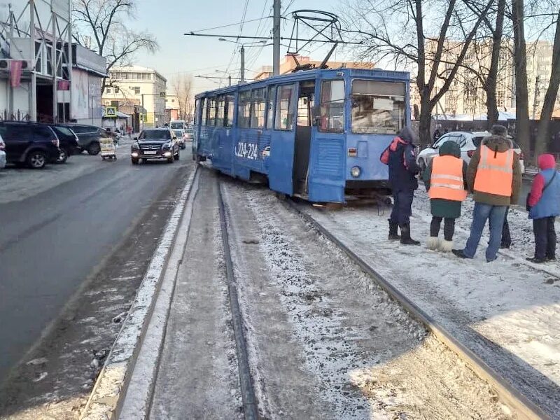 Иркутский трамвай 2022. Авария в Иркутске с трамваем. Иркутск 030 трамвай. А потом был скрежет трамваев